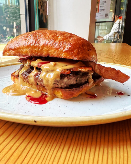 Seattle Restaurant Week (@seattlerestaurantweek) is here, and we’re bringing back a guest favorite: the Peanut Butter Jelly Smash Burger.

Stacked with crispy bacon, crunchy peanut butter and a sweet and spicy blackberry habanero jam, available through next week.

Enjoy it with your choice of side salad or soup and a drink—all for $20.

Place your order ahead by clicking the FareStart Restaurant link in bio.

#FareStart #FareStartRestaurant #SeattleRestaurantWeek #SRW #FromEverywhereForEveryone