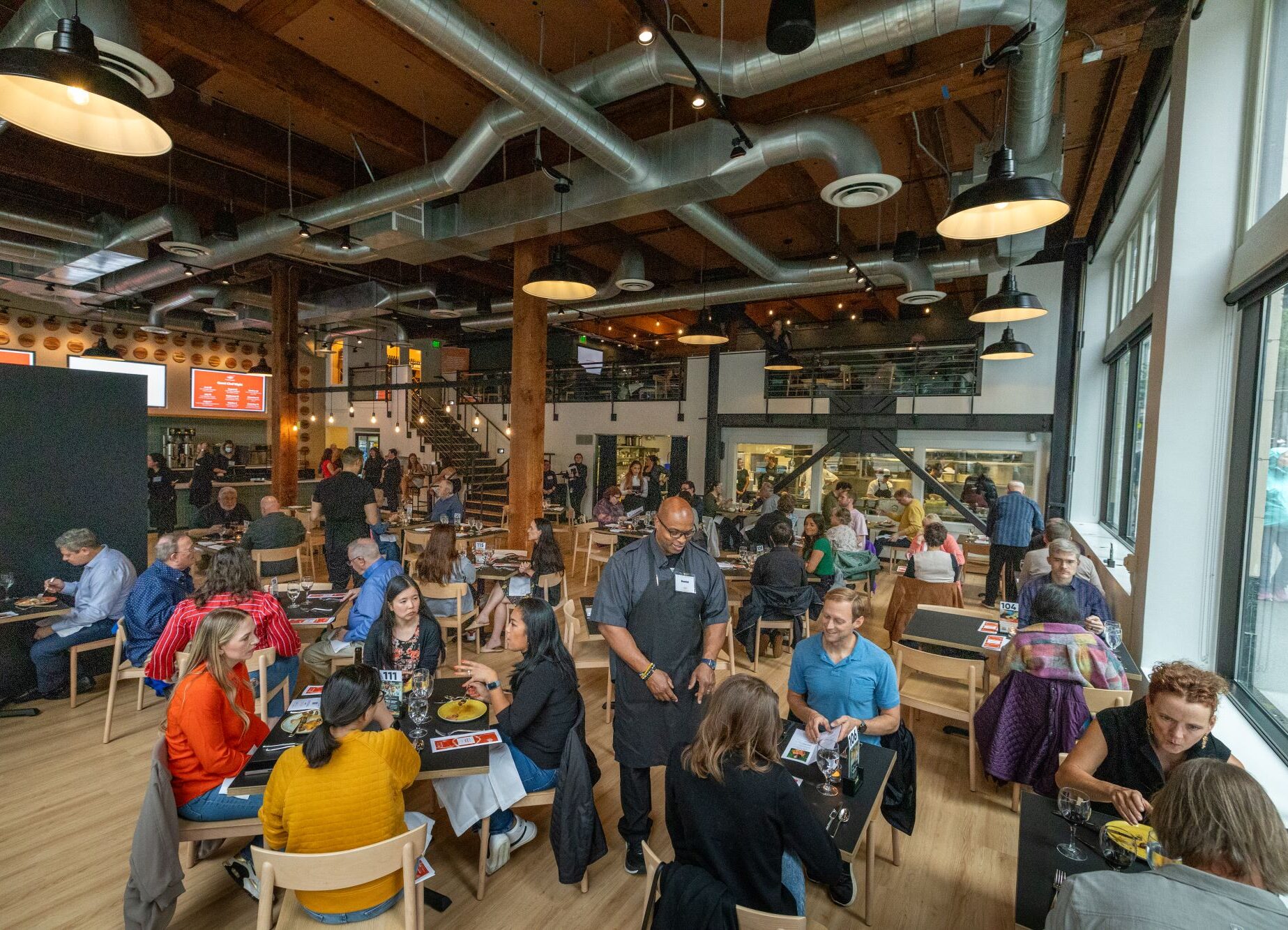 Guests in the FareStart Restaurant at Guest Chef Night